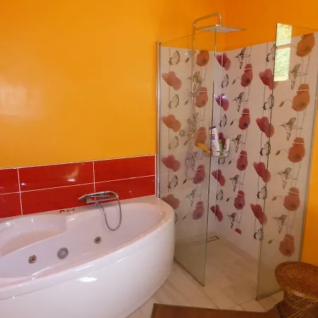 Maison Conviviale Avec Piscine Villa *